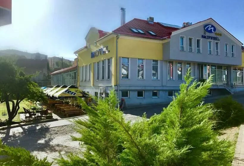 Motel M