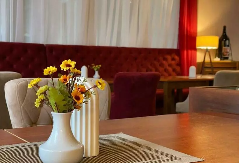 Motel M
