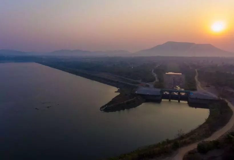 Leaves Valley Resort