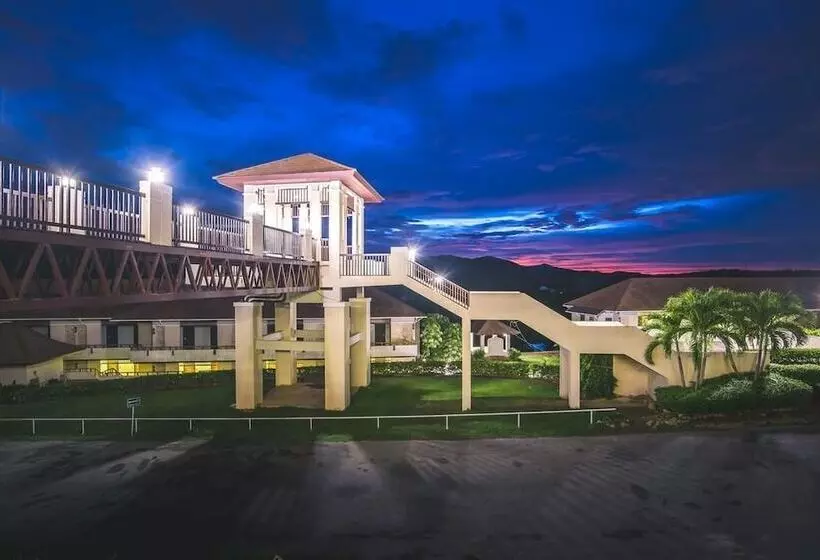 Leaves Valley Resort