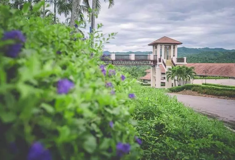 Leaves Valley Resort