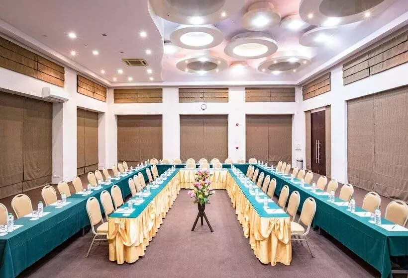 Leaves Valley Resort