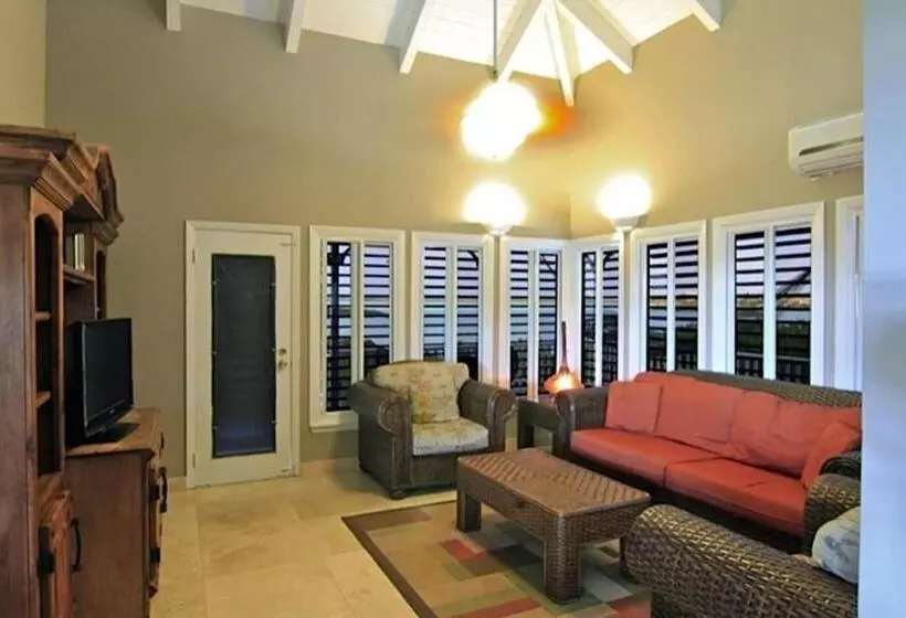 استراحتگاه Neptune Villas