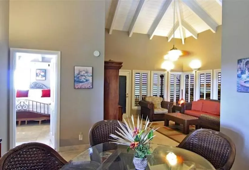 استراحتگاه Neptune Villas