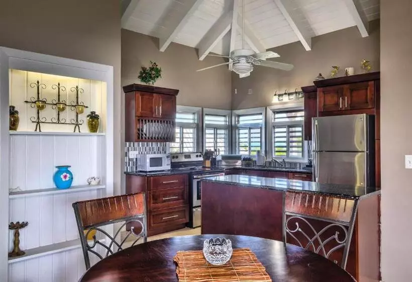 استراحتگاه Neptune Villas