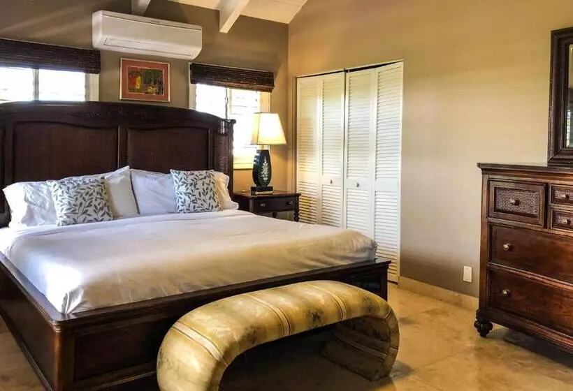 استراحتگاه Neptune Villas