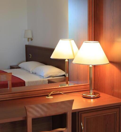 تختخواب و صبحانه Borgo Cerasa