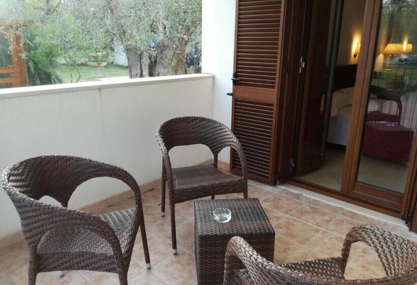 تختخواب و صبحانه Borgo Cerasa