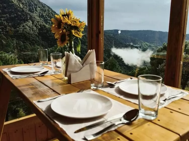 Hotelli The Sunbird Retreat Resort