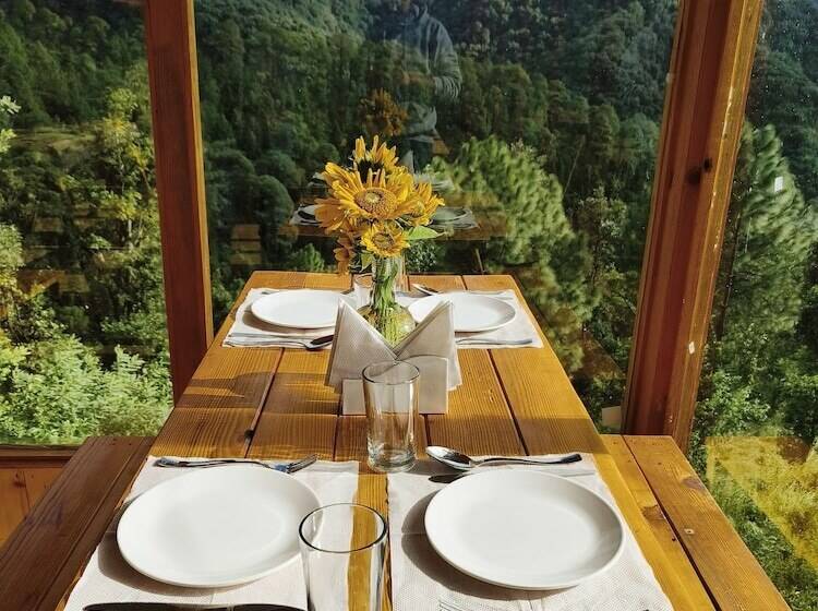 בית מלון כפרי The Sunbird Retreat Resort