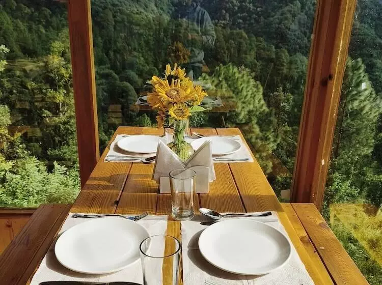 Hotelli The Sunbird Retreat Resort