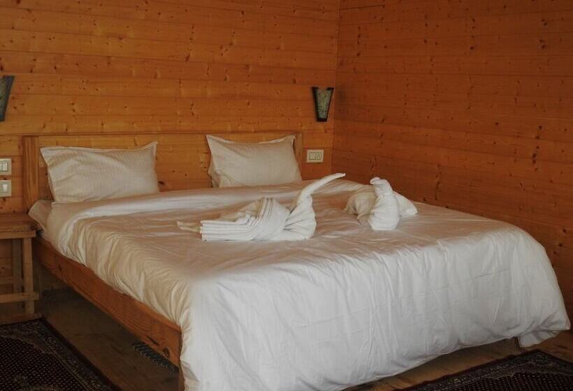 בית מלון כפרי The Sunbird Retreat Resort