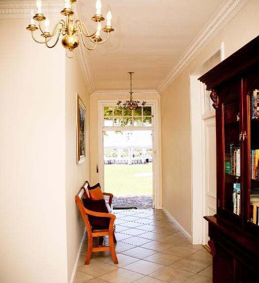 פנסיון Lyngrove Wines & Guesthouse