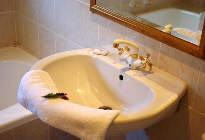 פנסיון Lyngrove Wines & Guesthouse