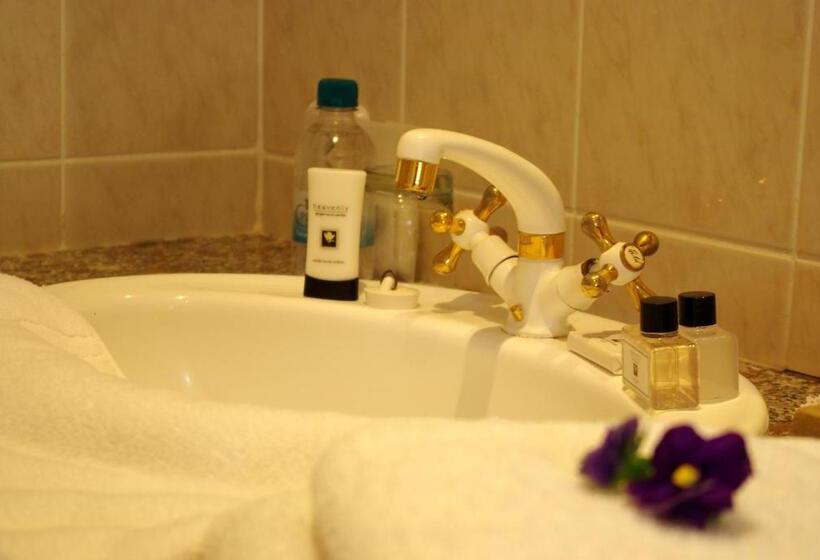 פנסיון Lyngrove Wines & Guesthouse