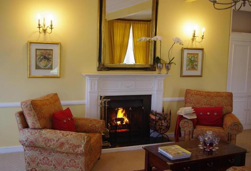 פנסיון Lyngrove Wines & Guesthouse