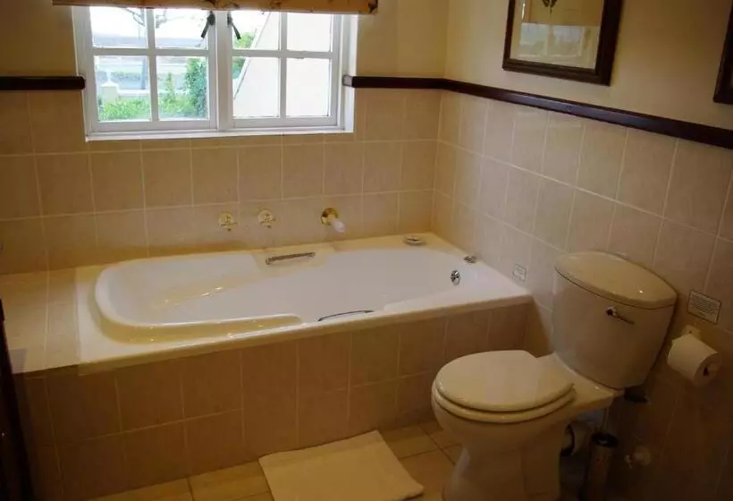 Majatalo Lyngrove Wines & Guesthouse