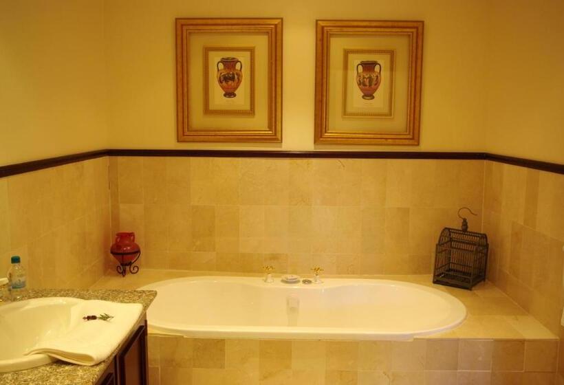 פנסיון Lyngrove Wines & Guesthouse