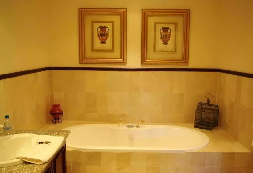 Majatalo Lyngrove Wines & Guesthouse