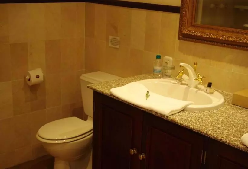 Majatalo Lyngrove Wines & Guesthouse