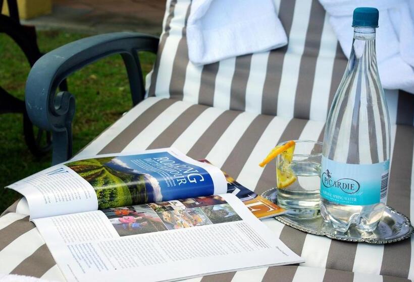 פנסיון Lyngrove Wines & Guesthouse