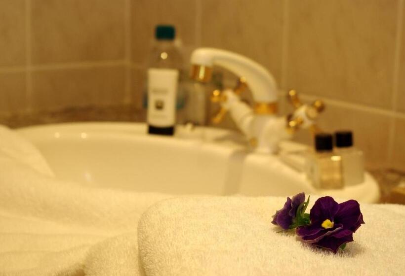 פנסיון Lyngrove Wines & Guesthouse