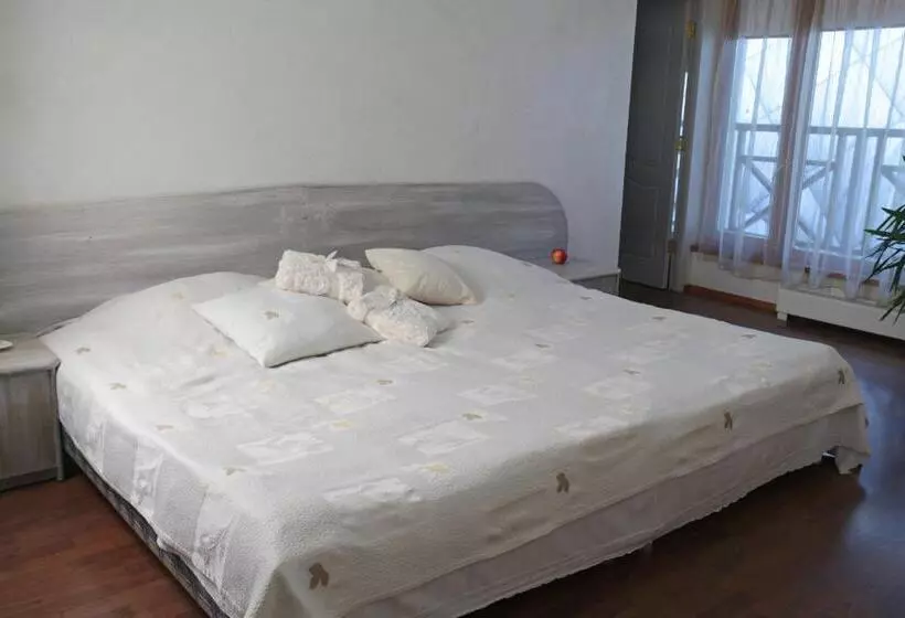 پانسیون Tenisa Klubs Jūra