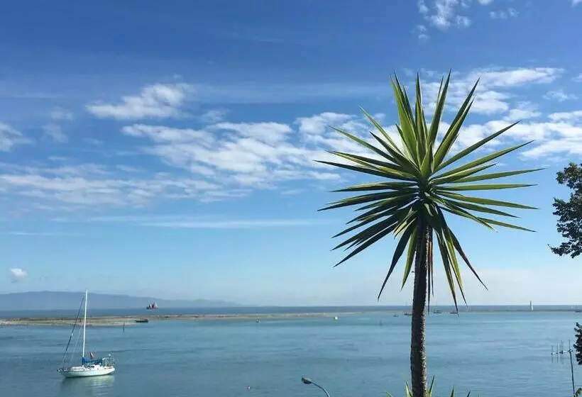 Majatalo Waterfront Bliss