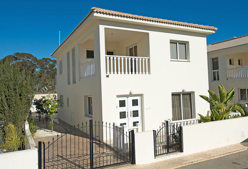 Hara Nissi Beach Villas