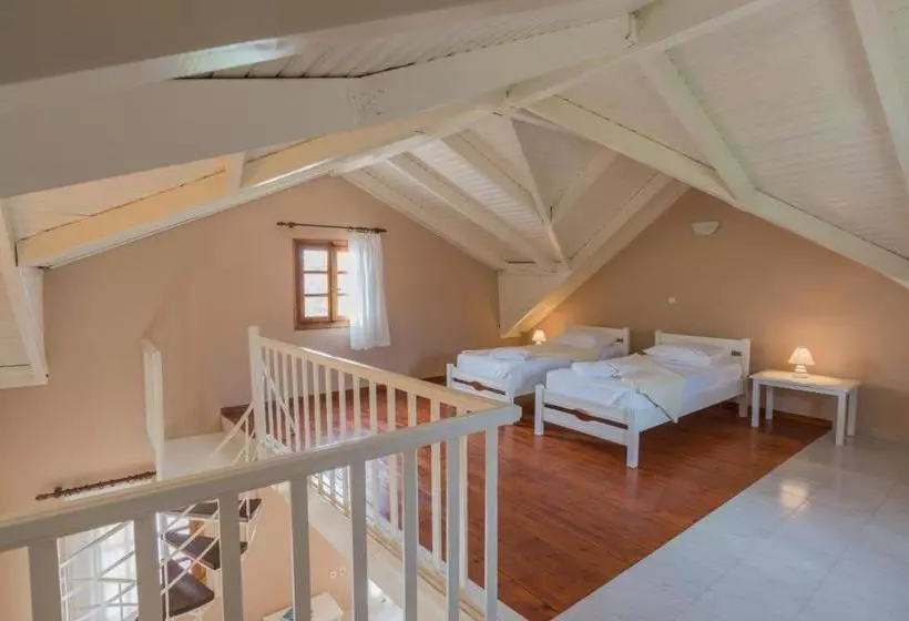 בית מלון כפרי Albouro Seafront Apartments