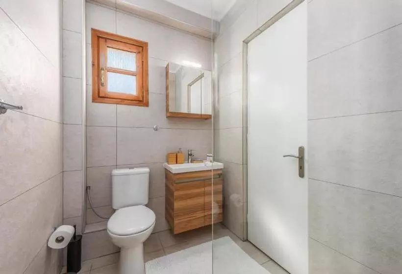 בית מלון כפרי Albouro Seafront Apartments