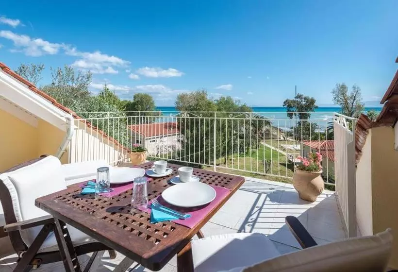 בית מלון כפרי Albouro Seafront Apartments