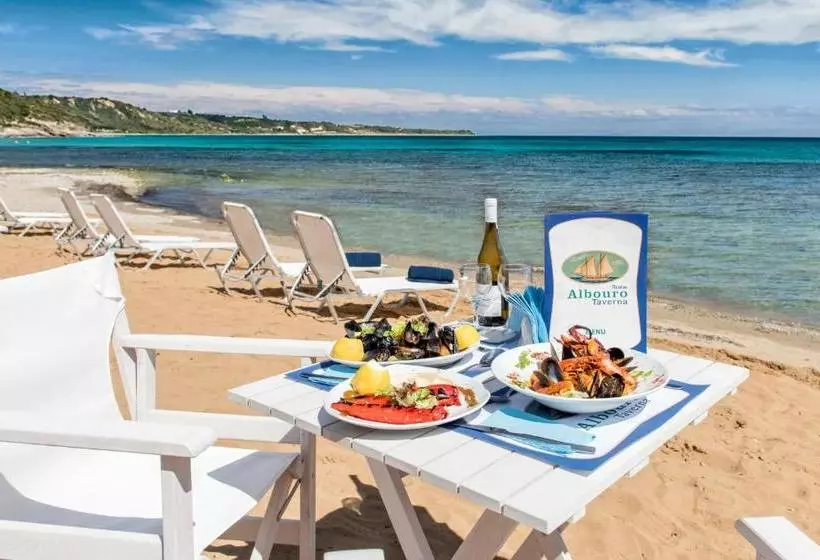 בית מלון כפרי Albouro Seafront Apartments