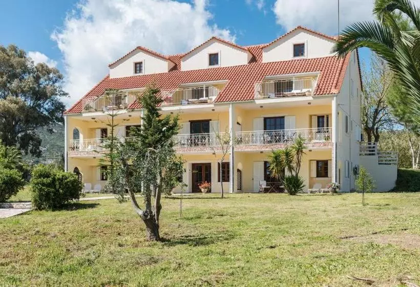 בית מלון כפרי Albouro Seafront Apartments