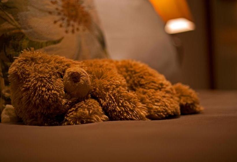 Отель Eden House Retreat