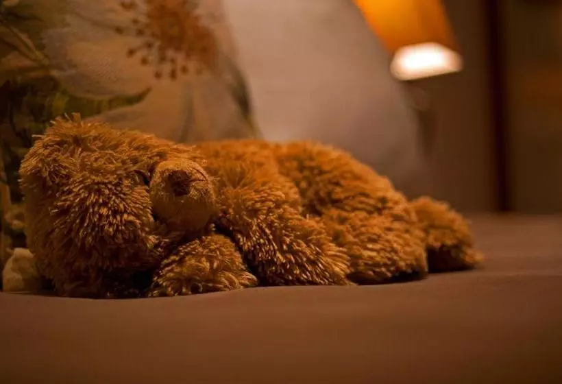 Отель Eden House Retreat