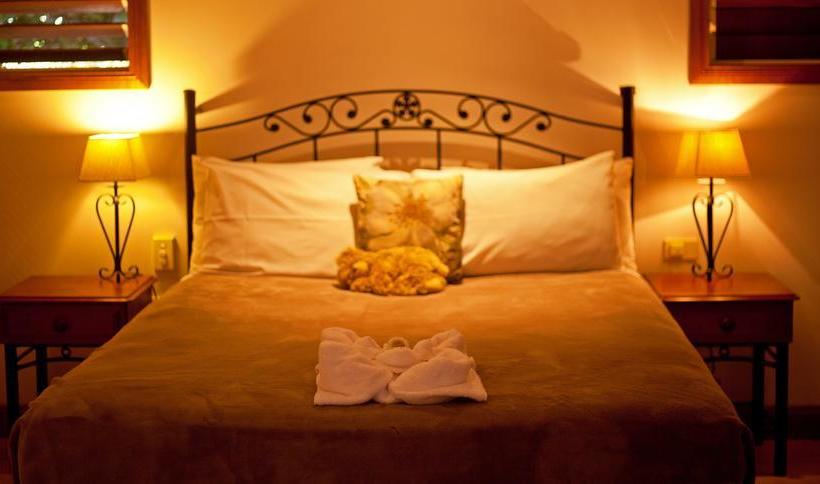 Отель Eden House Retreat