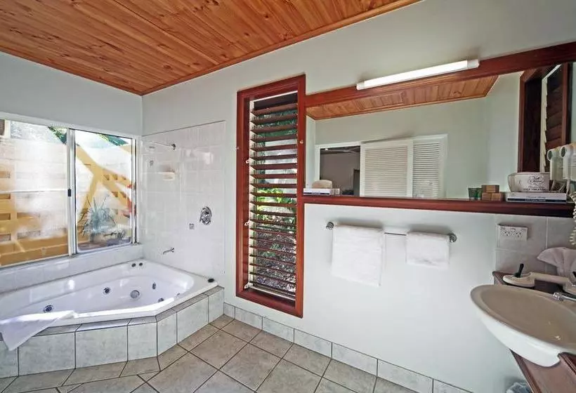 Отель Eden House Retreat