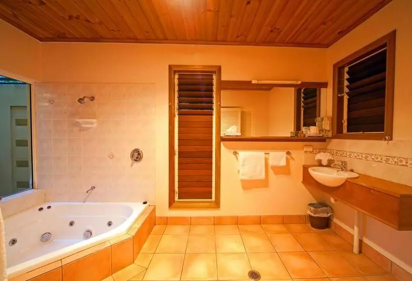 Отель Eden House Retreat