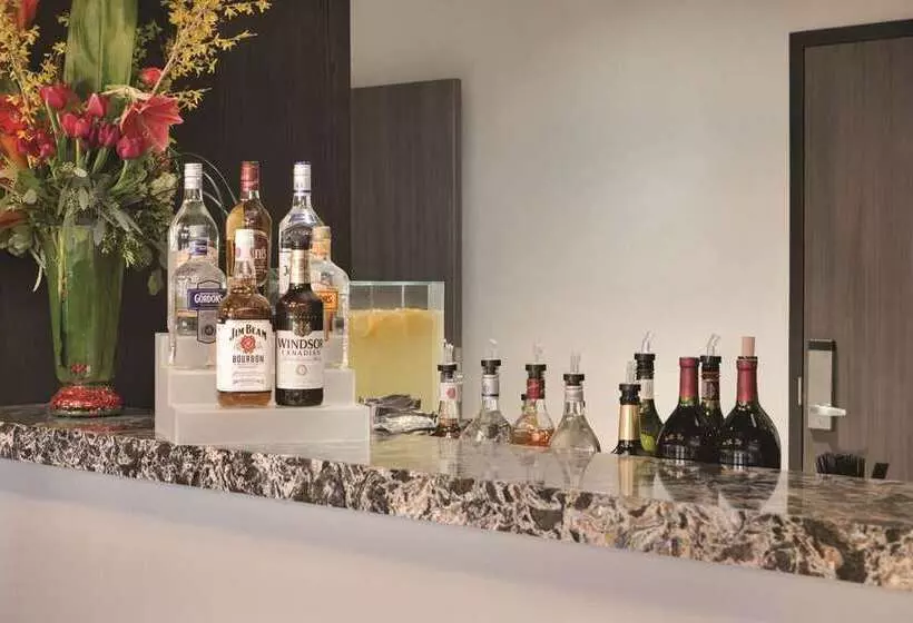 فندق Embassy Suites By Hilton Pittsburgh Downtown