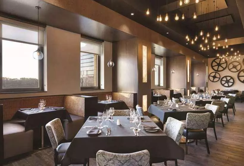 فندق Embassy Suites By Hilton Pittsburgh Downtown