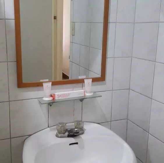 Hotelli Honeycomb Tourist Inn