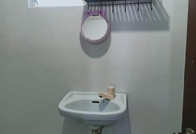 בית מלון כפרי Honeycomb Tourist Inn