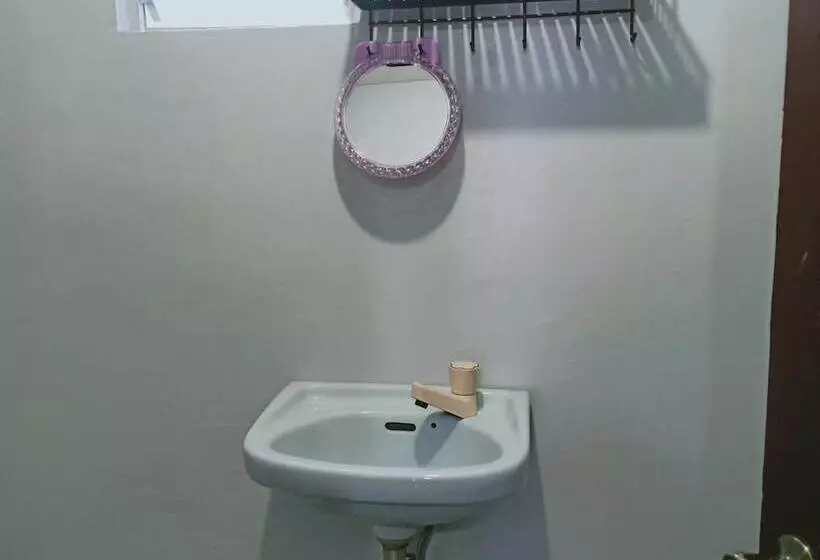 Hotelli Honeycomb Tourist Inn