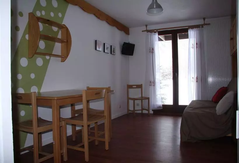 ホテル Les Clairmontelles