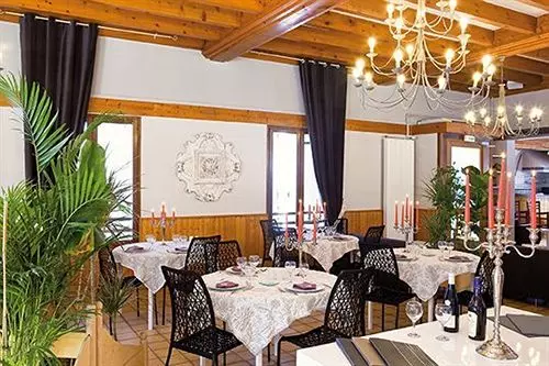 ホテル Les Clairmontelles