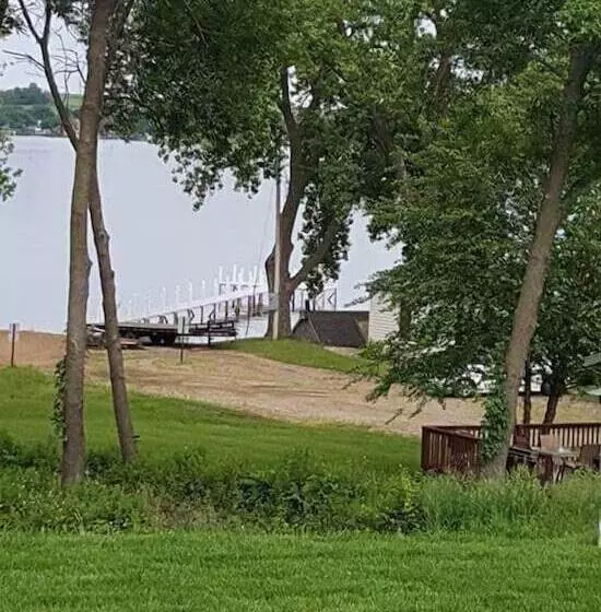 酒店 Okoboji Commons