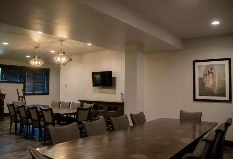 酒店 Okoboji Commons