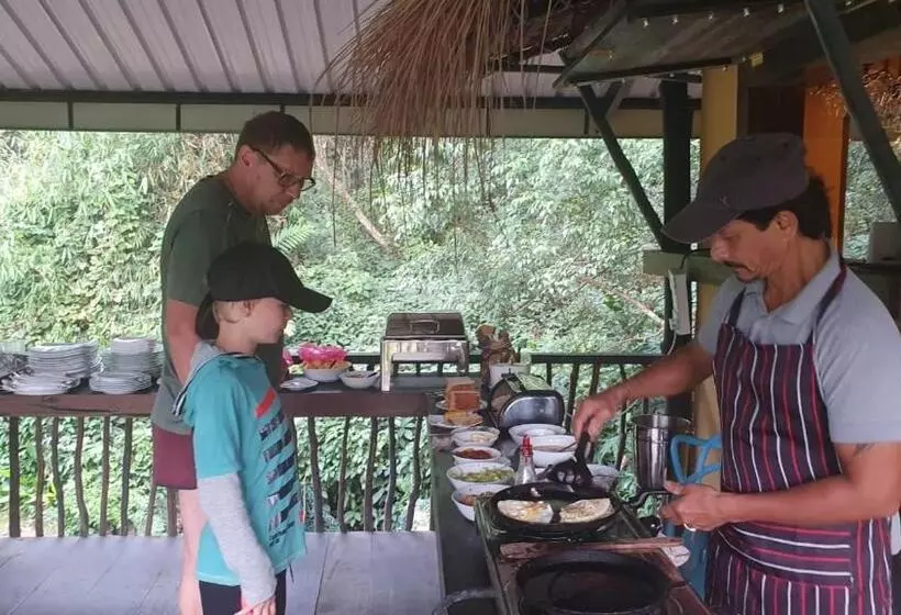 Hotel Sinharaja Forest Edge