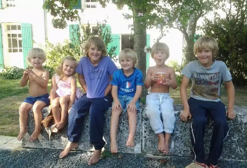 펜션 Domaine De Chantageasse